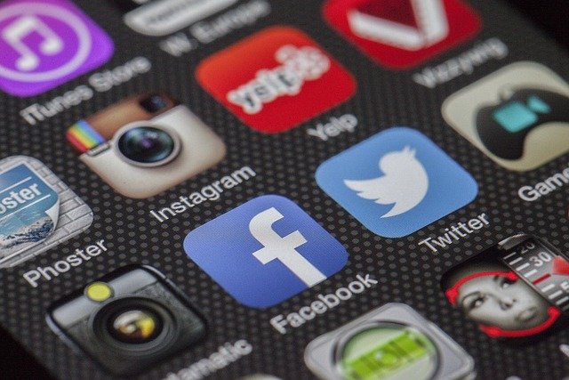 Understanding the algorithmic nature of social media feeds