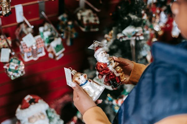 In addition to your general gift guides, create detailed and specific guides that cater to different segments of your audience. For example, you could develop guides like “Top Gifts for Tech Enthusiasts,” “Perfect Presents for Pet Lovers,” or “Holiday Must-Haves for Home Chefs.”