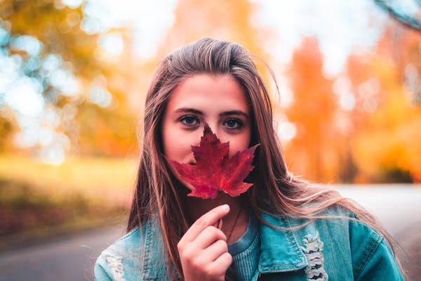 Discover autumnal social media ideas for October. Engage your audience with seasonal and creative content.